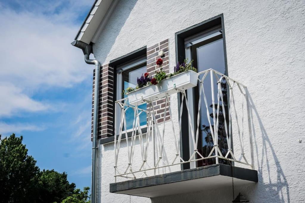 Schoenes Haus Mit Grossem Garten Зелингенщад Екстериор снимка