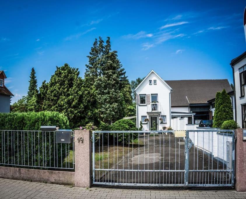 Schoenes Haus Mit Grossem Garten Зелингенщад Екстериор снимка